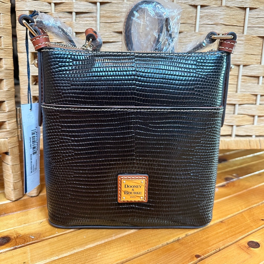 BNWT - Dooney and Bourke Letter Carrier Bag in Espresso